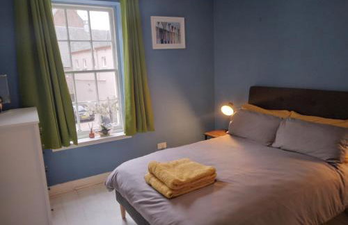 Cosy central 2 bedroom apartment - free parking - Foto 6