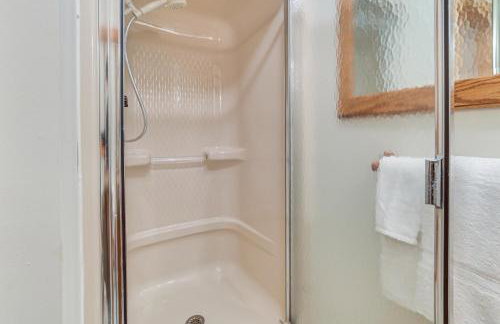 On-Site Trails and Private Beach! Lake Huron Retreat - Foto 18