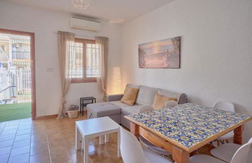 Sunny Coastal Retreat with Pool & Terrace - Foto 5