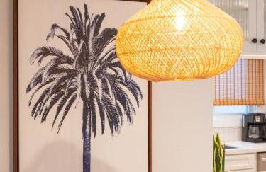 2026 Award Winner, Luxe 2BR, steps to sand & pier, with fire pit, AC and parking - Foto 22