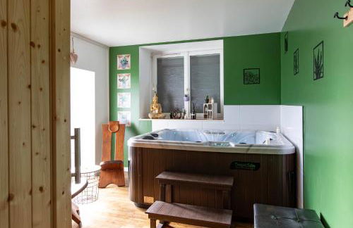 Gîte Chabrignac, jacuzzi et sauna privatif, piscine chauffée partagée, Wifi, salle de jeux - Foto 22