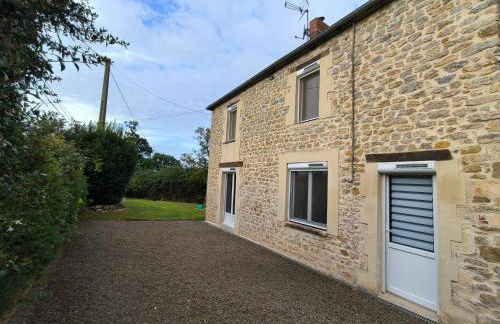 GITE A THEME D-DAY - situé à 15mn d'Omaha Beach - Animaux OK - Terrain clos - Aucuns voisins - WIFI - Foto 31