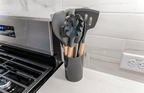 Luxury Oasis - Glam Decor, Putting Green, Arcade Fun & EV Station - Foto 36