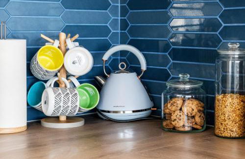 Newly Refurbished 2 Bed Flat - Photo 48