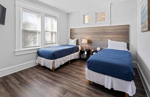 Modern 4BR 2BA Apt Steps to the Beach Open Living - Foto 4