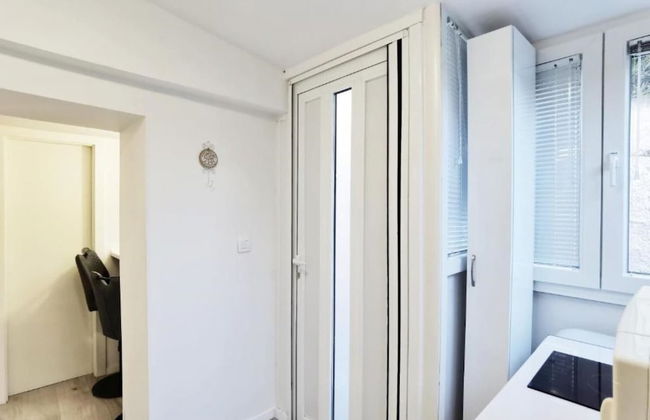 Jele - Perfect Location - A1 - Photo 17