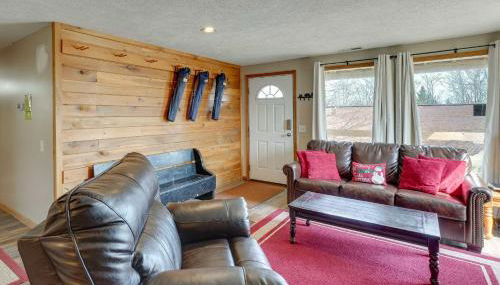 Snowed Inn Cozy Winterplace Ski-InandSki-Out Cabin - Foto 4