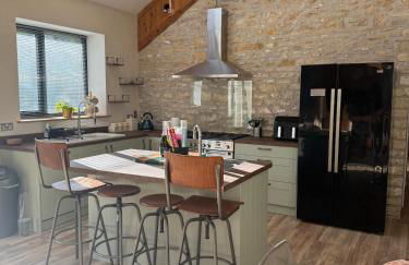 Trendy Barn Conversion Families & Groups Sleeps 8 Fibre WiFi - Photo 4