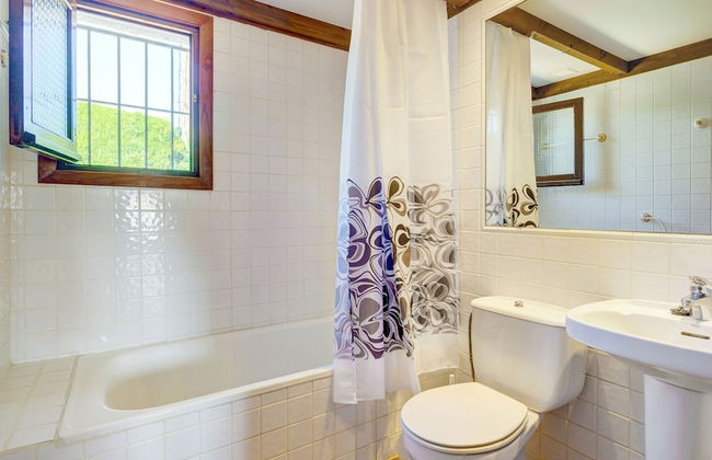 Serene Villa in Calpe With Private Swimming Pool - Photo 26