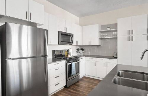 Convention Ctr - Stylish 2BD,2BA with Pool,Gym and Hot tub - Foto 18