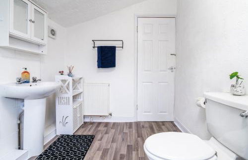 2 Bedroom House, 5 Single Beds, Fast WiFi - Photo 30