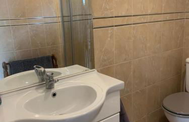 Countryside Retreat in Brittany 2 Bedrooms Sleeps 4 Pet Friendly Heated Swimming Pool Free Wifi - Foto 11