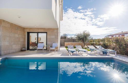 New 2026 Casa MARE Malinska with private heated pool - Foto 2