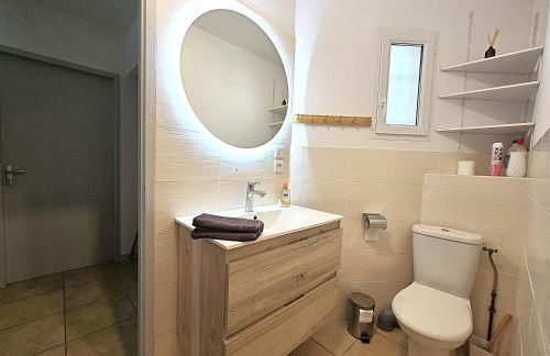 Le Parc Jean Édouard - Spa avec jacuzzi privé - Superbe villa 4 chambres - 9 couchages - 6 lits - Poêle - Parking - Climatisation réversible- Terrasse ombragée et grand jardin - Foto 10