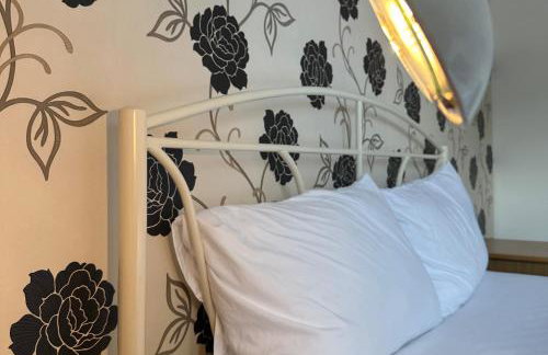 Curzon St - 4 Beds Sleeps 7 with Street Parking - Foto 8