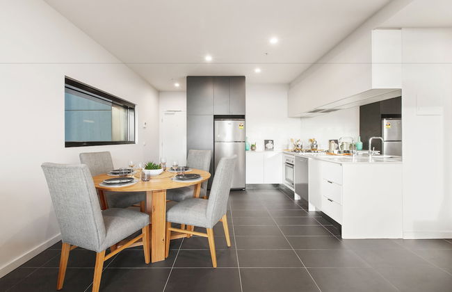 Ocean Views St Kilda Apartment by Ready Set Host - Foto 12