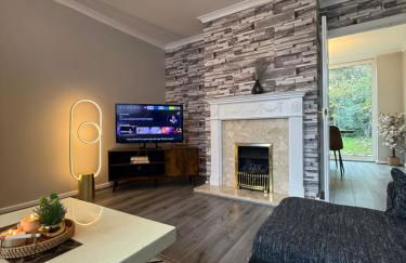 Charming 3 BR - NEC HS2- Long Stays Wifi Parking Airport - Foto 1