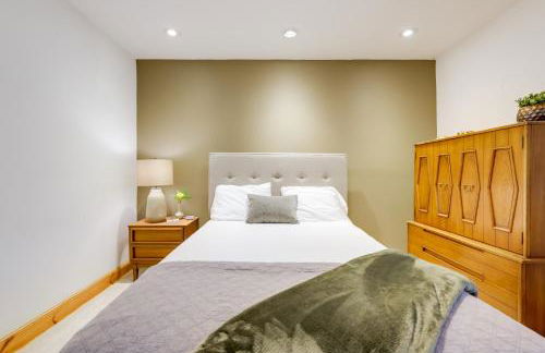 Shared Hot Tub Historic Cottage, Walk to Elm Park - Foto 19