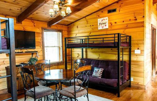 Charming Log Cabin Rental for a Group Getaway in Shenandoah, Virginia - Photo 9
