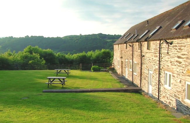 Bryn Melyn Farm Cottages- 5 Luxury Cottages In A Stunning Setting with Wood Fired Hot Tub - Photo 32