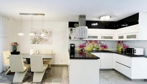 Luxury Wohnung mit Großem Bett und Schlafsofa Luxuriös Ausgestattet mit schöne Terrasse und Garten! - Foto 5