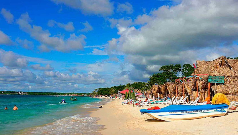 En una de las playas de islas del Rosario