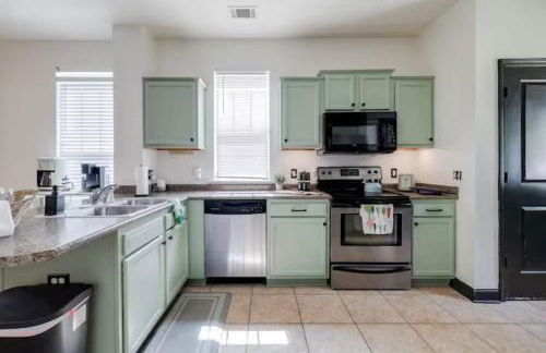 Tupelo Two Story - Near Savannah, I95, and Airport (Sleeps 8) - Foto 3
