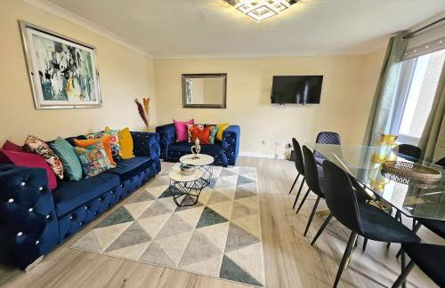 Stylish & Spacious 4 Bedroom House - Foto 1