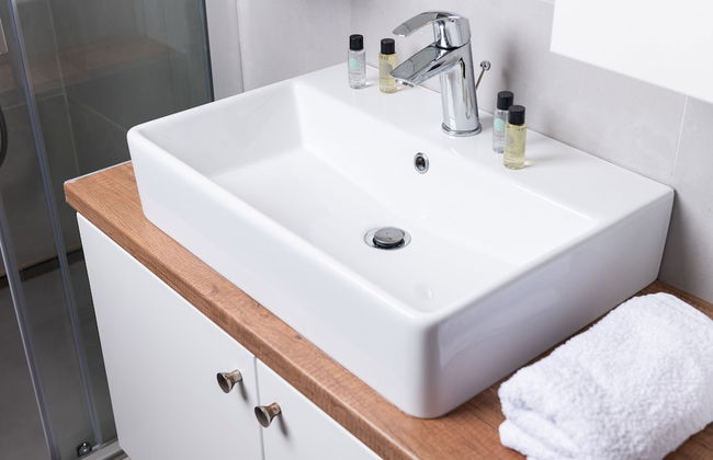 Hosting Moments Semi Basement Apartment - Photo 16