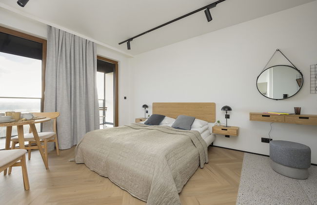 Horse Racing View 8th Floor by Renters - Photo 10