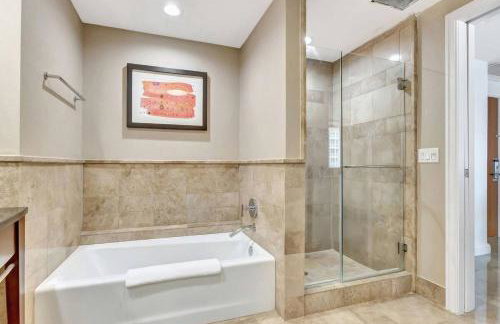 2B Beachfront condo! Pool! Games! 15 mins to PBI! - Foto 9