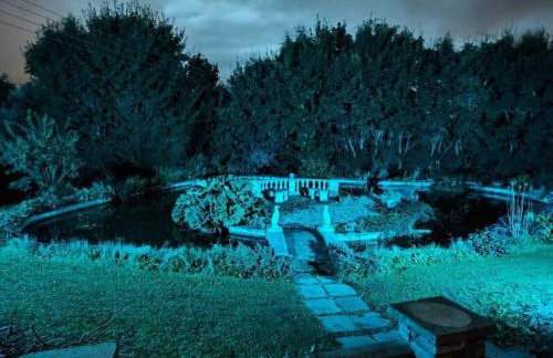 Stunning 2 Bedroom Guest House with Hot Tub - Photo 7