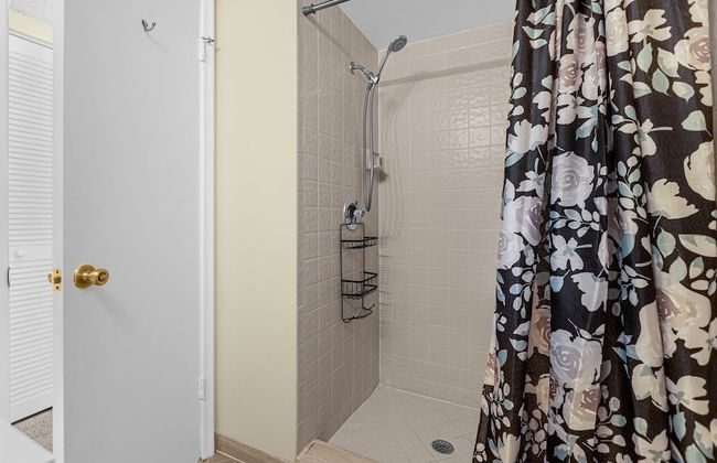 Upstay - Family Condo at Ventura Golf Country Club - Photo 25