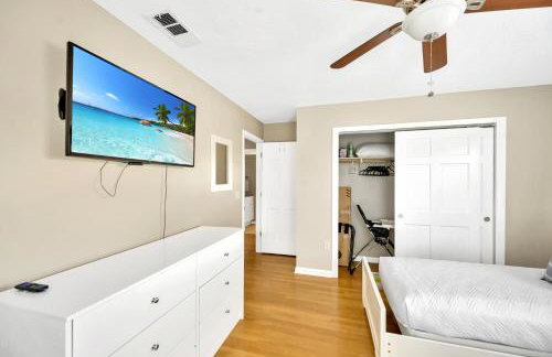 Home ON Key with pool, hot tub, putting green, arcade games, bike & mins to beach! - Foto 30