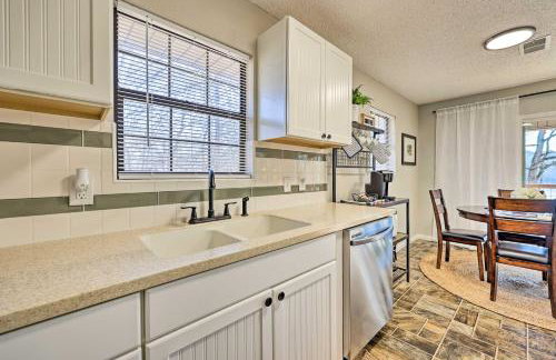 Cozy Beaver Lake Cabin with Waterfront View and Kayaks - Foto 10