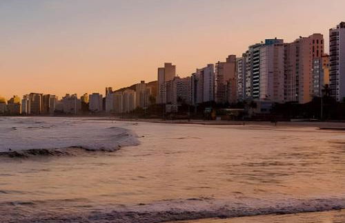Belo Apto no Gonzaga - uma quadra da praia - Foto 8