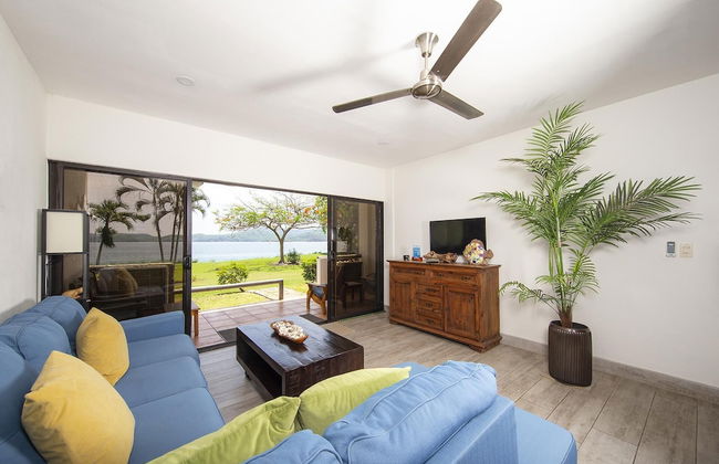 Newly Remodeled Beachfront Condo, Ground-Floor Terrace & Direct Access to Playa Flamingo - Foto 13