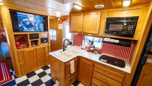 Darling Daisy Retro RV Adventure - Photo 3