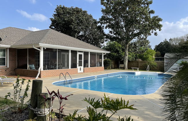 Coastal Retreat 3 Bedroom Home by RedAwning - Photo 1