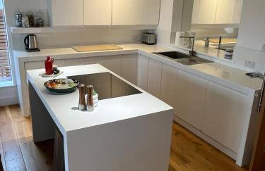 The Bay House, Sea Views and Walk to the Beach - Foto 12