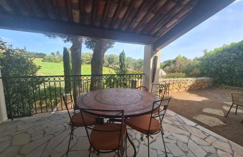 SUPERBE VILLA-DOMAINE AVEC GOLF PISCINE ET TENNIS - Foto 2