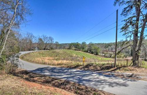 Helen Cabin with Deck and Hot Tub Less Than half Mi to Main St - Foto 33