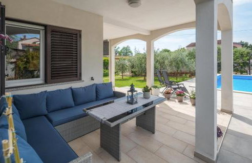 1 Bedroom Awesome Apartment In Nova Vas - Photo 2