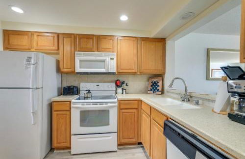 Central Cocoa Beach Condo with View, Steps to Beach! - Foto 9