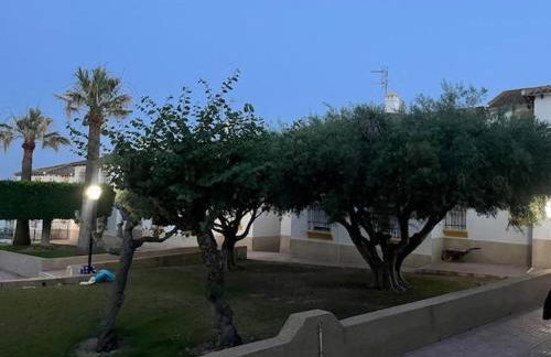 BEAUTIFUL RENOVATED 1 BEDROOM APARTMENT WITH ACCESS TO 4 POOLs - Foto 10