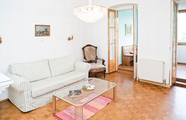 Marthas Veranda Apartment - Photo 10