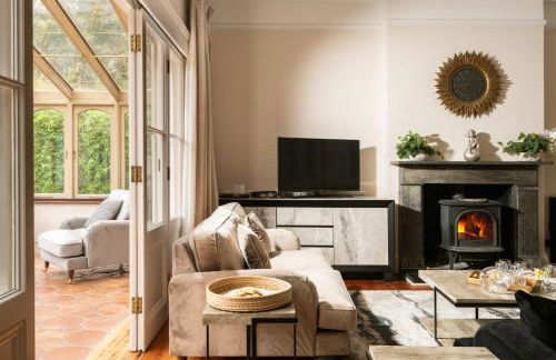 Downwood Vineyard Manor House in Idyllic Countryside - Photo 12