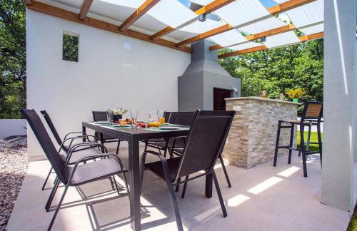 Villa Zora -luxurious villa with heated pool, sauna, 4 bedrooms, 10 persons max - Photo 32