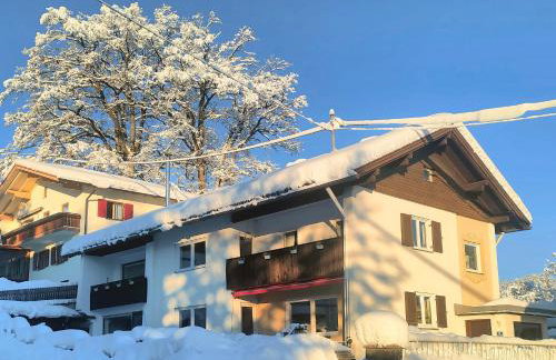 Alpen Ferienhaus mit Garten, Kamin, Spielzimmer und Bergblick - Photo 35
