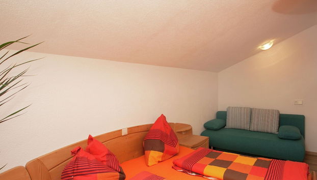 Sunlit Apartment Near Ski Area in Hollersbach im Pinzgau - Foto 5, Habitación